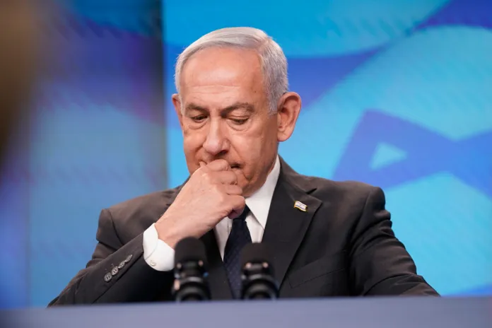 Netanyahu submits pardon request during corruption trial