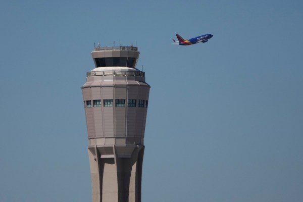 FAA picks two companies to replace outdated air traffic control radar systems