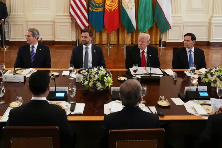 President Donald Trump, center right, Vice President JD Vance, center left, Treasury Secretary Scott Bessent, left, and Secretary of State Marco Rubio