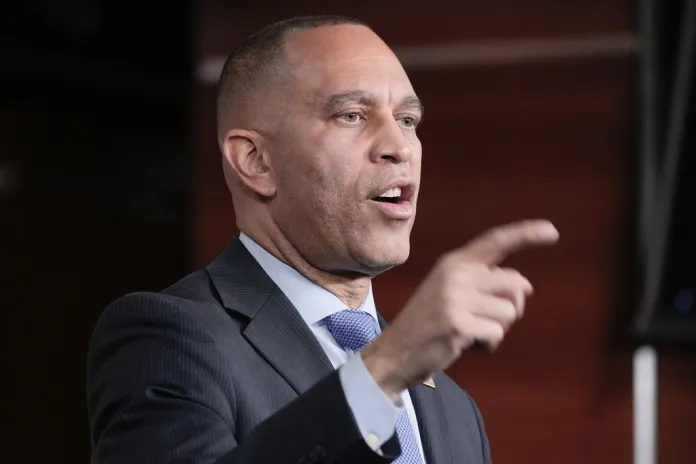 Jeffries calls out Thomas and Alito in attack on corrupt Supreme Court thumbnail