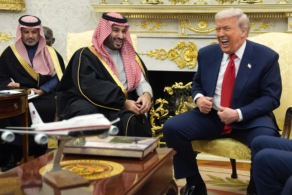 Trump treading water on Epstein and the economy as MAGA coalition splinters