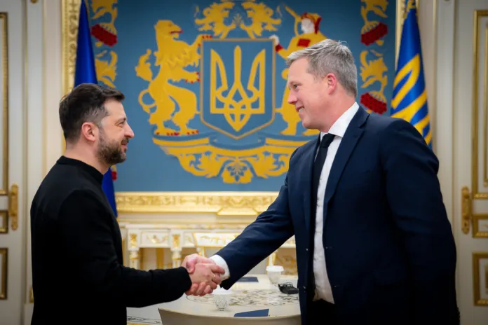 Zelensky shakes hands with Driscoll