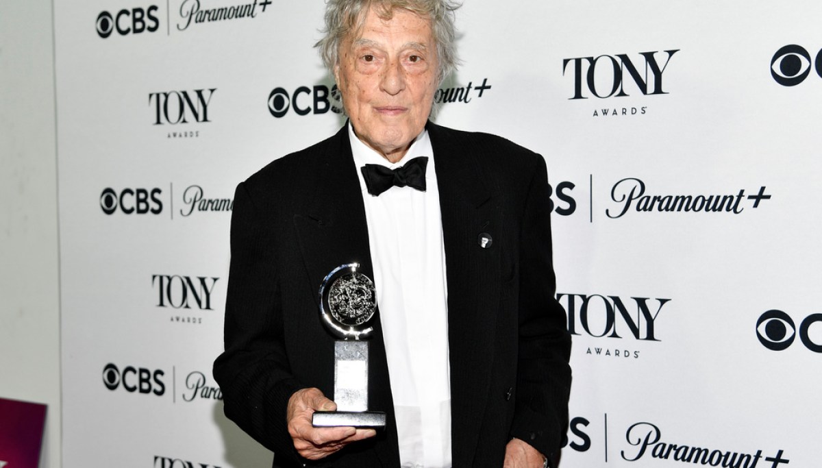 British playwright Tom Stoppard, who won Academy Award for Shakespeare In Love, has died at 88