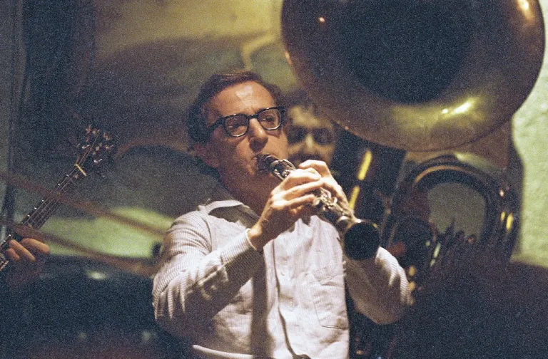 Woody Allen plays clarinet at Michaels Pub.