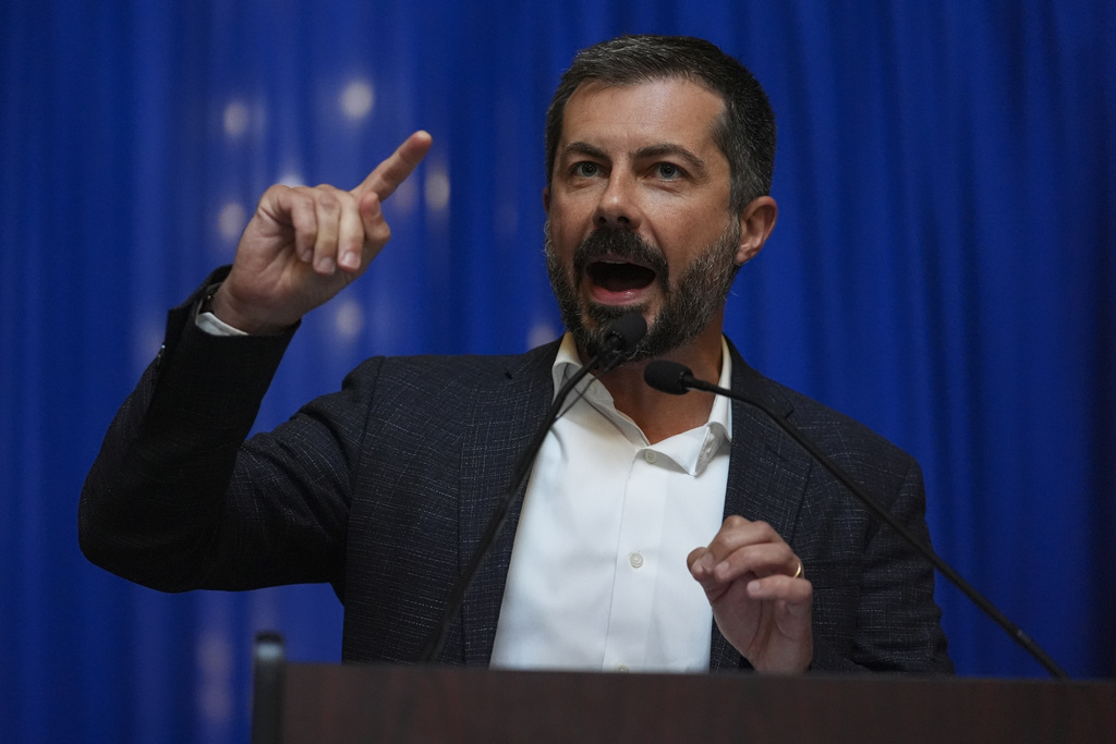 Pete Buttigieg attacks Trump over affordability and ICE while deflecting culture war questions