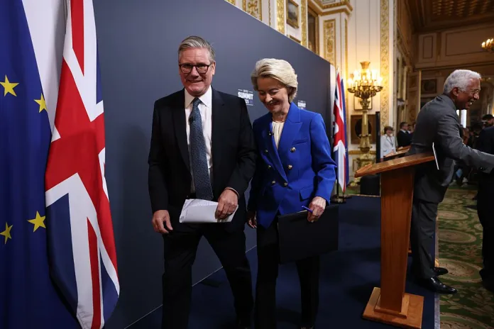 Keir Starmer, UK prime minister, left, and Ursula von der Leyen, president of the European Commission, following a news conference at the UK-EU summit at Lancaster House in London, UK, on Monday, May 19, 2025. Negotiators for the European Union and the UK have reached a deal to strengthen their post-Brexit relationship ahead of a summit on Monday, according to people familiar with the discussions and documents seen by Bloomberg. Photographer: Neil Hall/EPA/Bloomberg via Getty Images