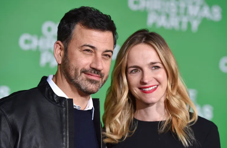 Jimmy Kimmel and his wife, Molly McNearney, smile on a Los Angeles event.