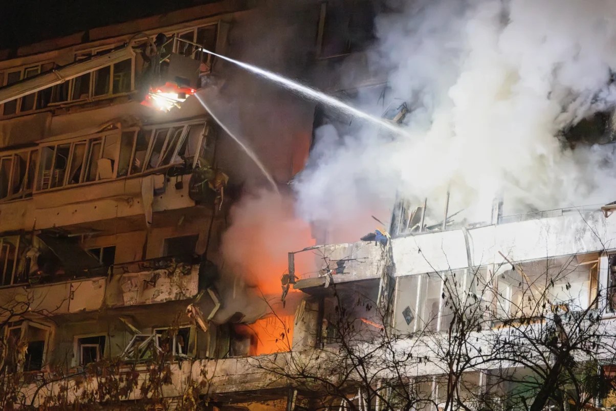 Russian attacks kill 3 as diplomatic efforts to end the war in Ukraine gain momentum