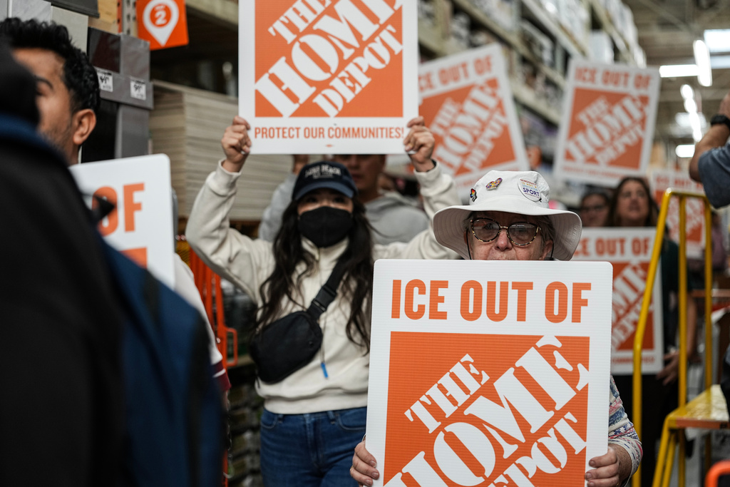 Protesters stage ‘buy in’ at Home Depot stores over its cooperation with ICE