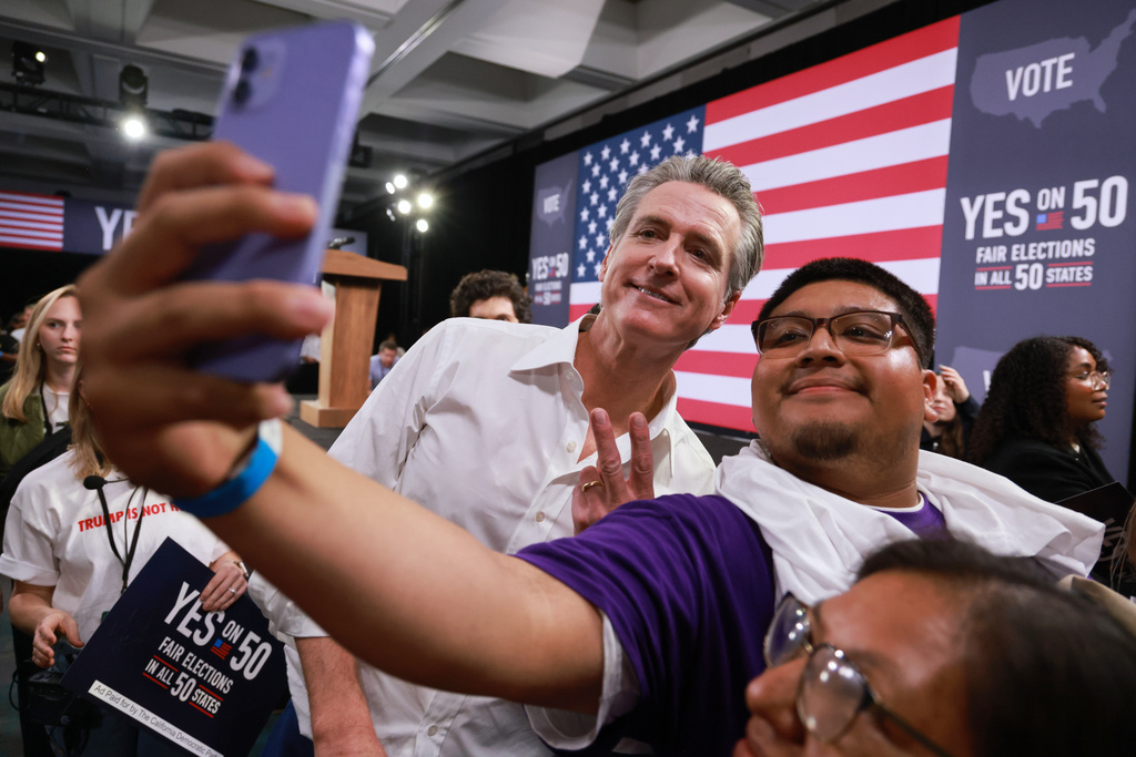 Newsom and Harris rally Proposition 50 supporters ahead of special election