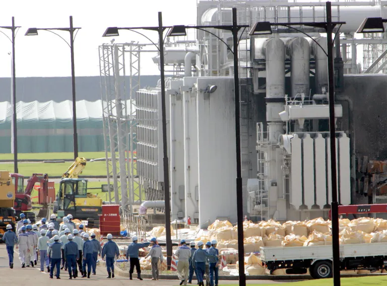 UN oversight officials tour the Kashiwazaki-Kariwa power plant