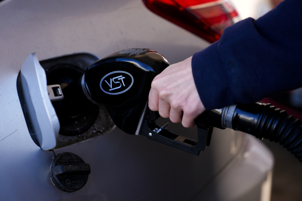 National average gas prices drop for fifth week in a row