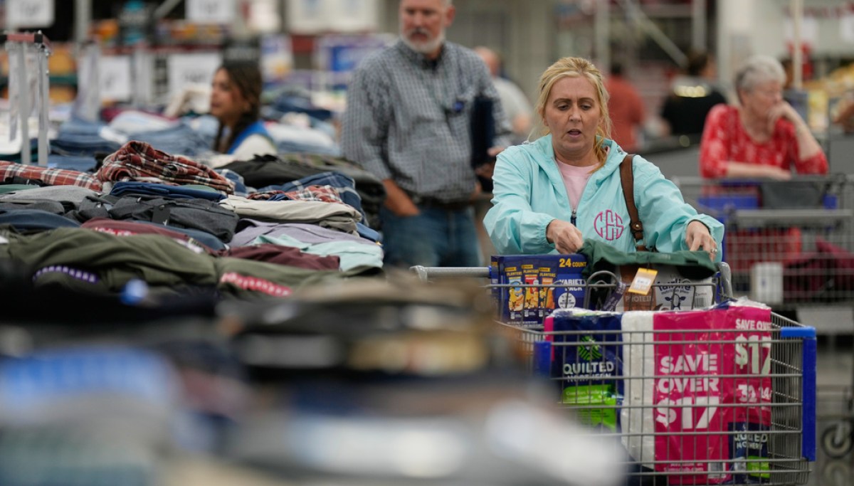 Inflation rose to 2.8% in September in Fed’s preferred gauge, delayed report shows