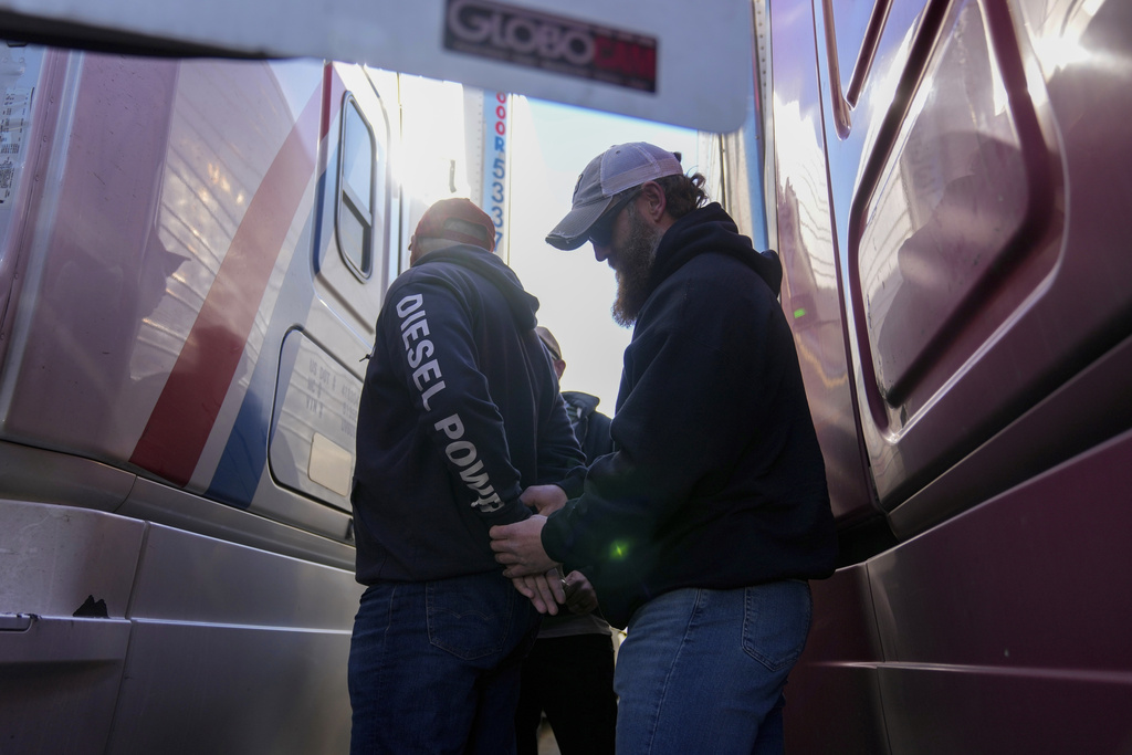 California postpones canceling licenses of illegal immigrant truck drivers