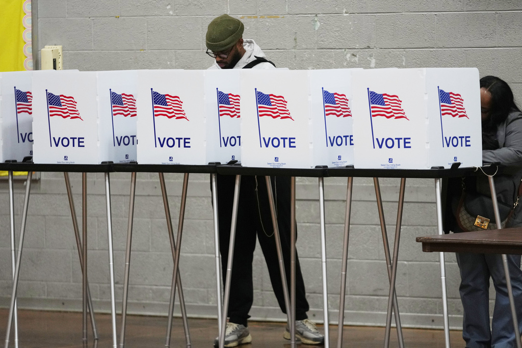 Libertarian gubernatorial candidate sues to reclaim spot on Iowa’s ballot