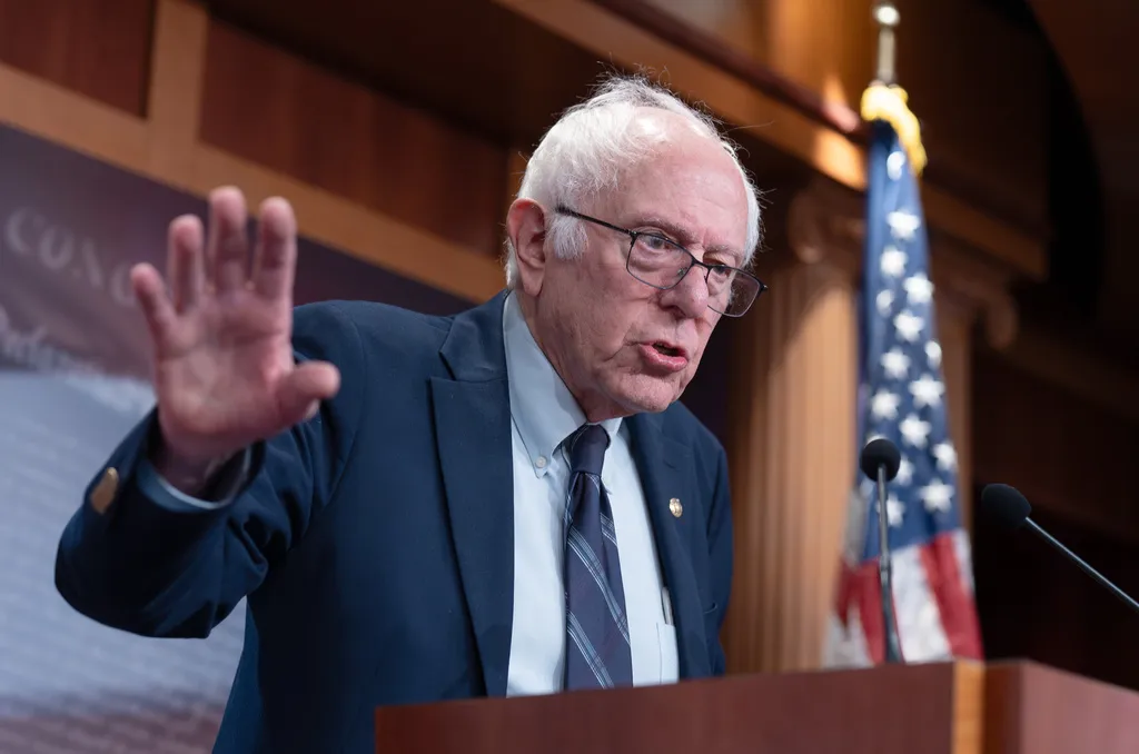 Sanders bill would force team owners to sell to local buyers before moving