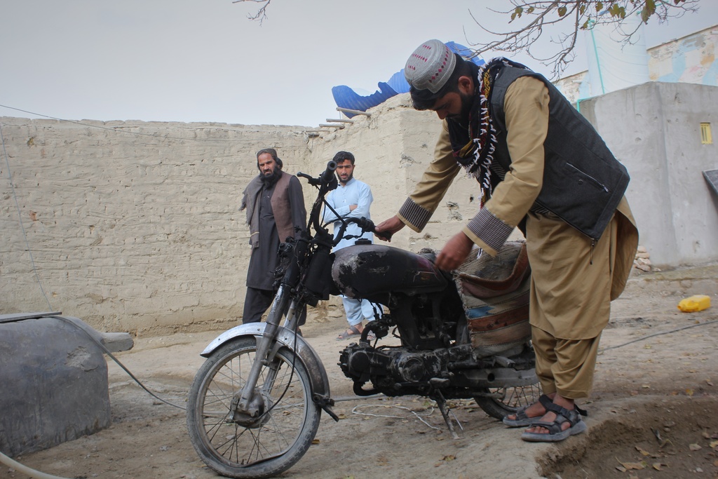 Overnight exchange of fire along the Afghan-Pakistan border kills 5 and wounds 8, officials say