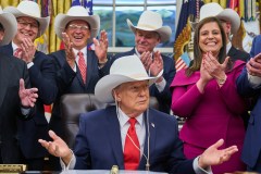 Trump slows bleeding of independent voters: White House Report Card