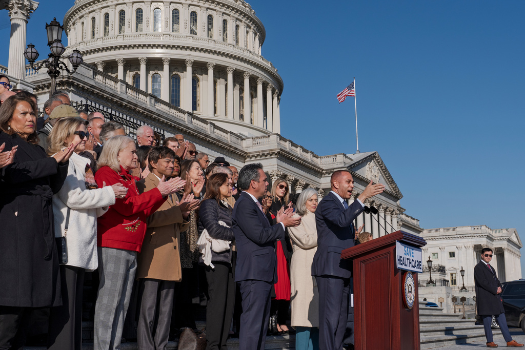 Democrats ready to fight after Supreme Court strikes down voting rights case
