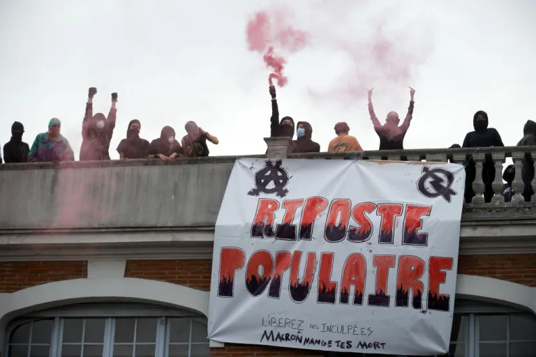 People on the roof display a banner reading 'Popular response'. Between 3,000 and 5,000 protesters march in Toulouse, France, on October 1, 2024, called by the FSU, the CGT, and the SUD unions to protest against Macron's choice of Michel Barnier (conservative) as prime minister. Unions call this protest to remind President Macron that the first coalition elected in June in the French Parliament is the New Popular Front. They also advocate for better wages. They accuse the president of ignoring election results by naming Michel Barnier (LR, Right) as prime minister. The left, led by LFI, accuses Macron of a denial of democracy and stealing the election after Macron refuses to pick the candidate of the New Popular Front (NFP) alliance that comes top in the July vote. The left and the far-left unionize in a new umbrella called 'Nouveau Front Populaire' (i.e., 'New Popular Front'). President Emmanuel Macron calls a snap legislative election in June and is defeated. The new prime minister will try to govern with a coalition of Macronist and rightists. The RN (far right) says it will judge on pieces. Similar protests take place elsewhere in France. (Photo by Alain Pitton/NurPhoto via Getty Images)