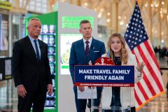 An airport spectacle for the whole family