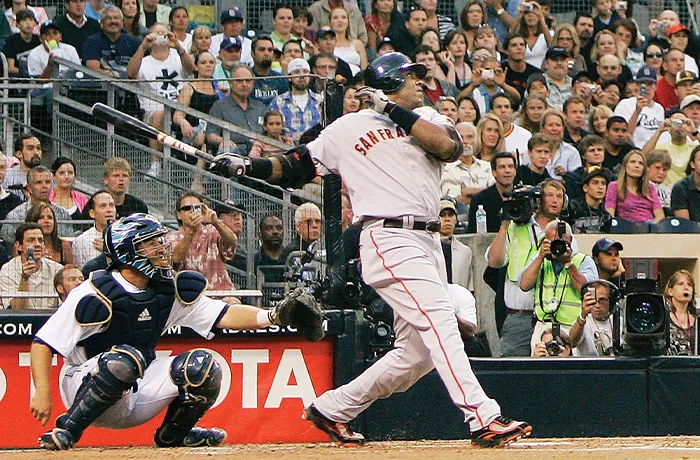 San Francisco Giants’ Barry Bonds hits his 755th home run on Aug. 4, 2007. (Kevork Djansezian/AP)