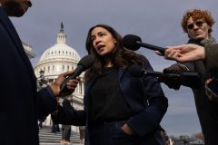 AOC and Khanna lead progressives breaking with Democrats on calls to arrest ICE officer in Minnesota killing