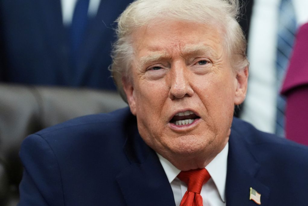 WATCH LIVE: Trump hosts Mexican border defense medal presentation at White House