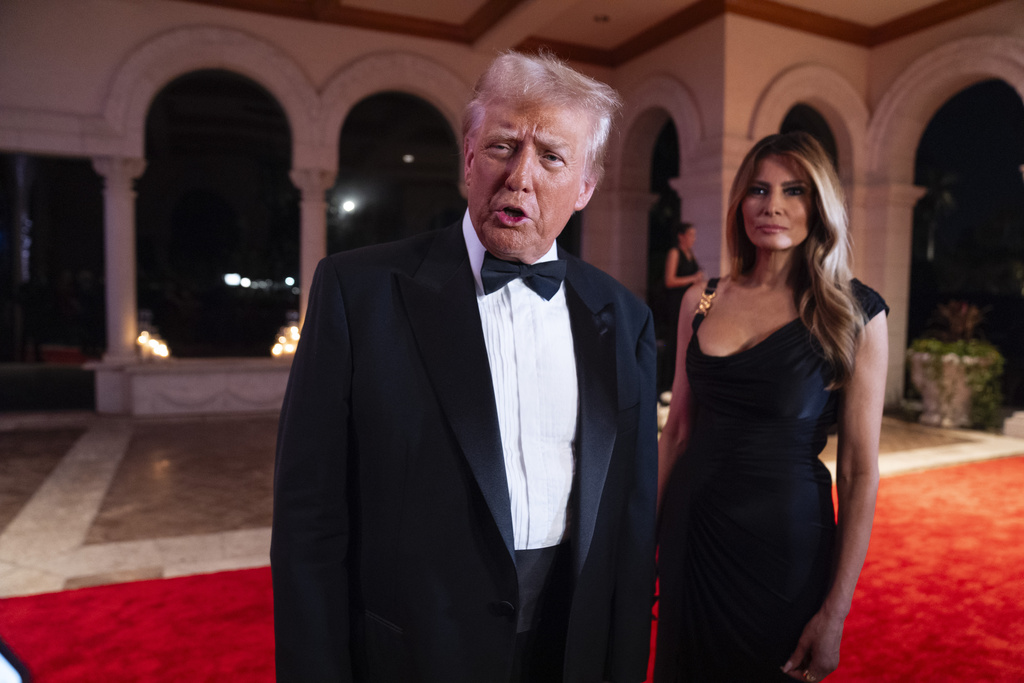 WATCH LIVE: Trump holds New Year’s Eve party at Mar-a-Lago