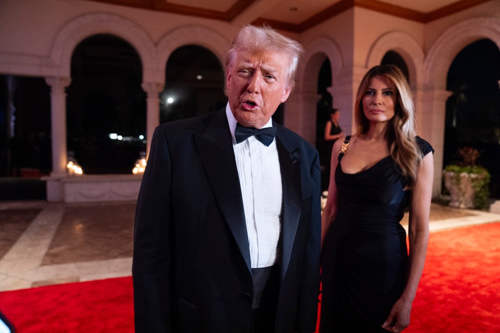 WATCH LIVE: Trump holds New Year’s Eve party at Mar-a-Lago