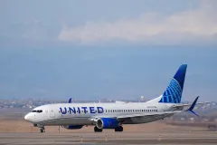 United Airlines flight returns to Dulles Airport after engine failure