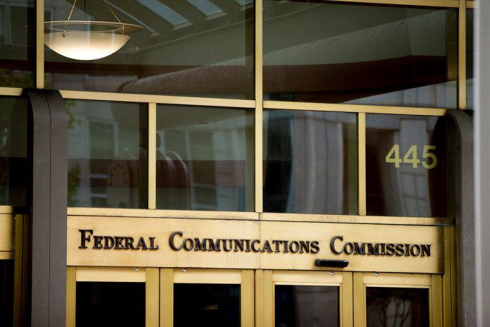 FCC exploring ways to require call center workers to be proficient in English
