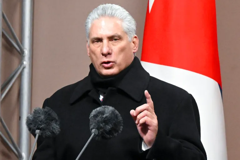 Miguel Diaz-Canel Bermudez raises a finger