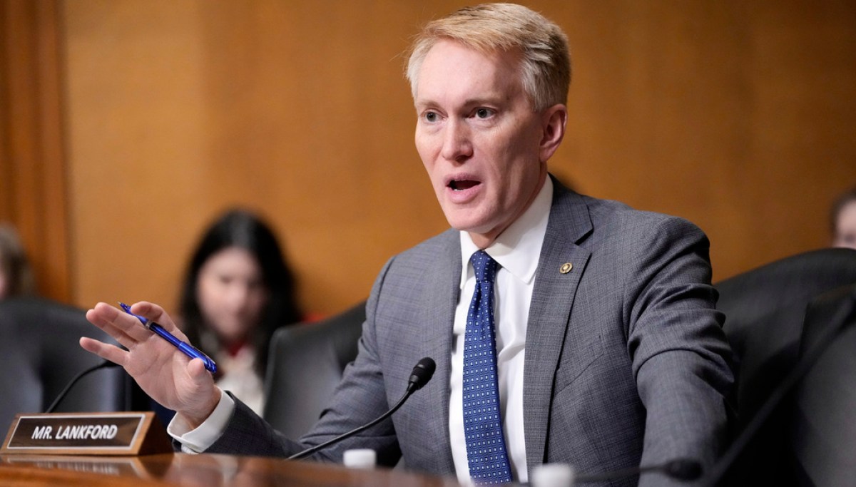 U.S. Political Leaders Address Midterm Election Stakes and International Relations