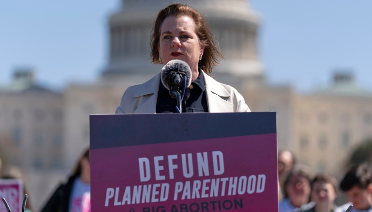 Anti-abortion groups keep pressure on White House