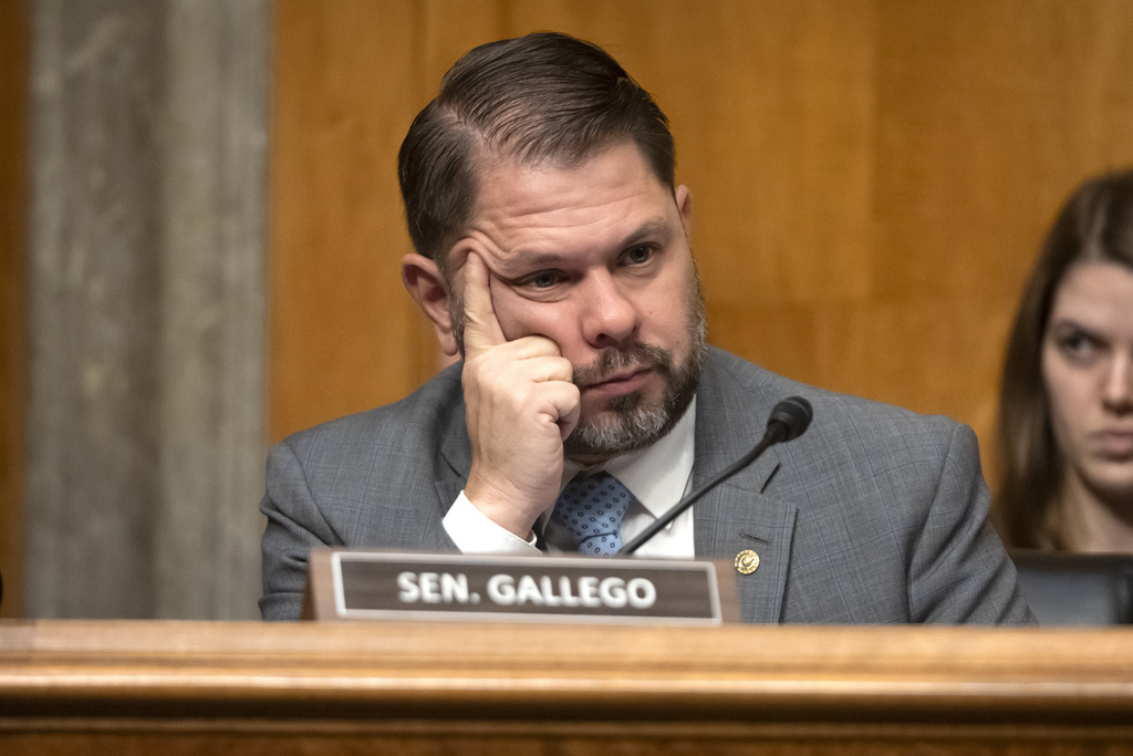 Gallego says ICE must be ‘torn down’ as threat of troop deployment hangs over Minneapolis
