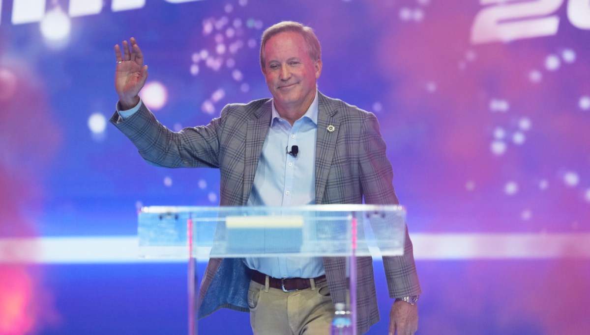 “Conservative Champion Paxton Exposes Cornyn’s Establishment Ties at Campaign Kickoff Before Early Voting!”