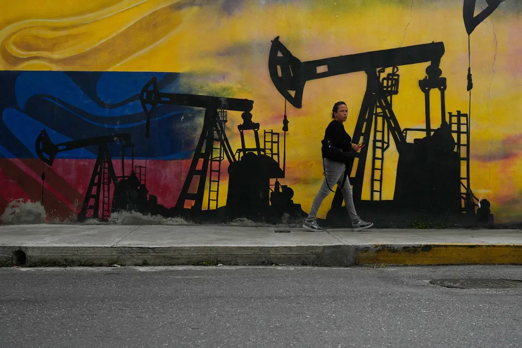 Trump officials in Venezuela boost US drilling and mining