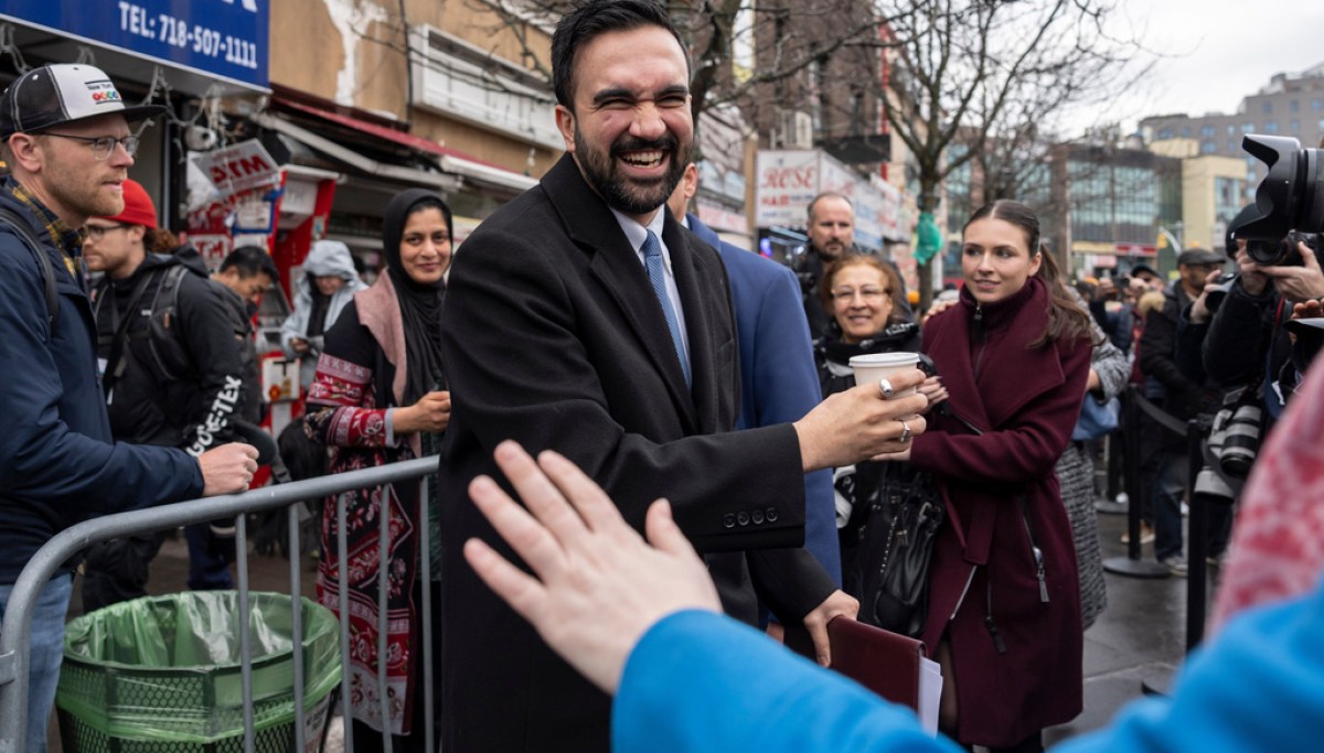 Mamdani called on to denounce ‘we support Hamas’ chants outside NYC synagogue