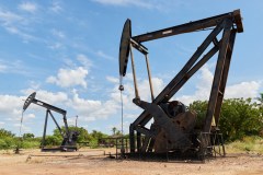 Venezuela advances plan to release oil industry from state control