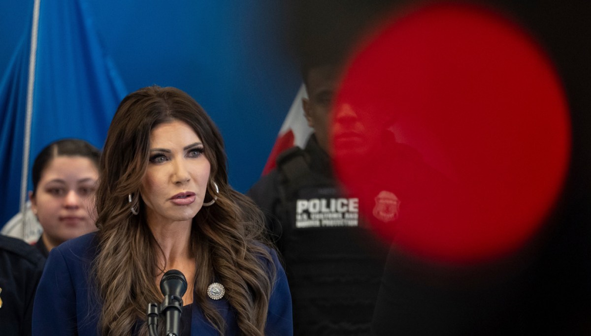 Noem changes protocol for lawmakers’ oversight of ICE facilities after Minnesota shooting
