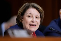 Klobuchar files for Minnesota governor run after Walz abandons reelection bid