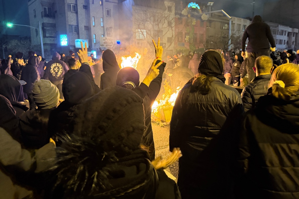 Trump cancels talks with Iran delegation as death toll from protests hits 2,000
