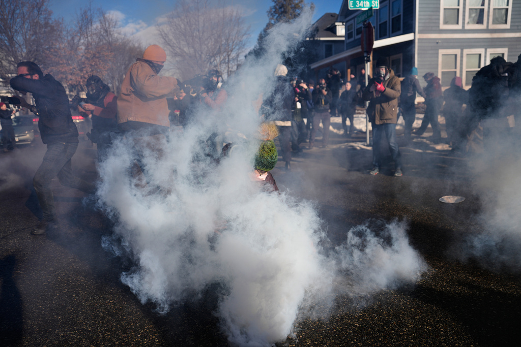 Trump threatens Minnesota with Insurrection Act after second federal shooting reignites protesters