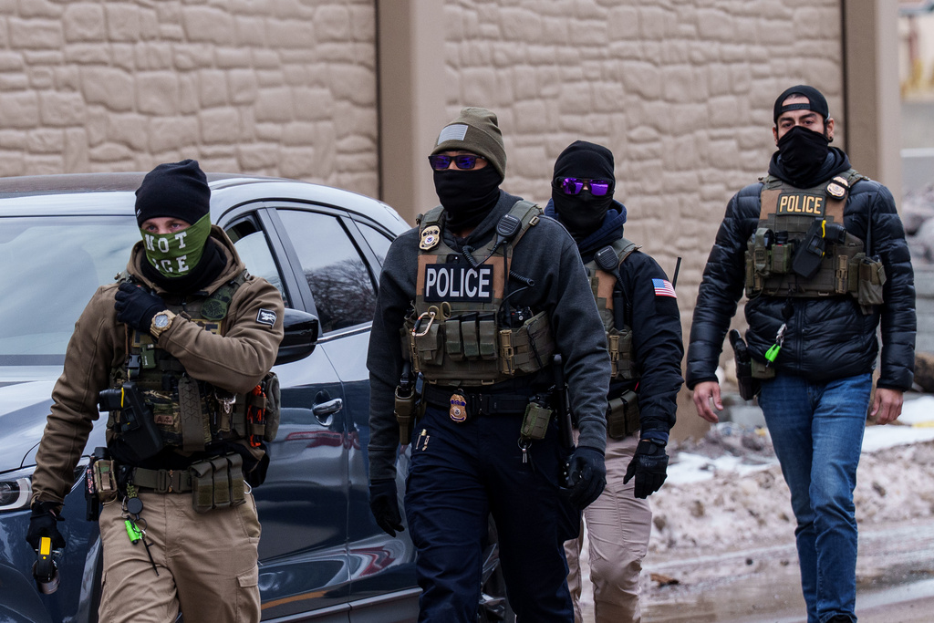Appeals court pauses restrictions on ICE tactics in Minnesota