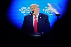 Leavitt’s defense of Trump’s Iceland-Greenland mix-up melts after footage surfaces on social media