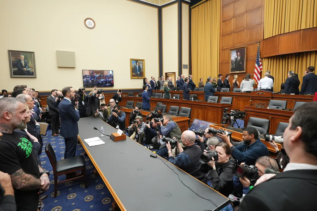 Jan. 6 Capitol Police officers present at Smith hearing