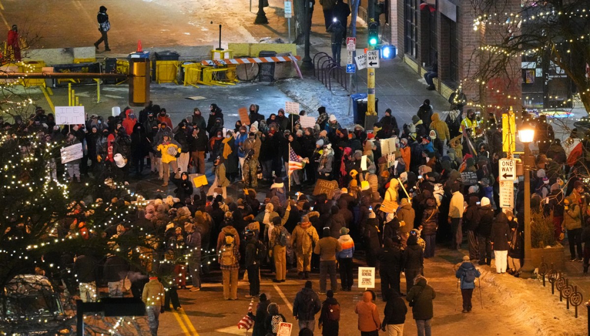 Minneapolis readies for more protests after Alex Pretti killing as Trump dispatches troubleshooter Tom Homan