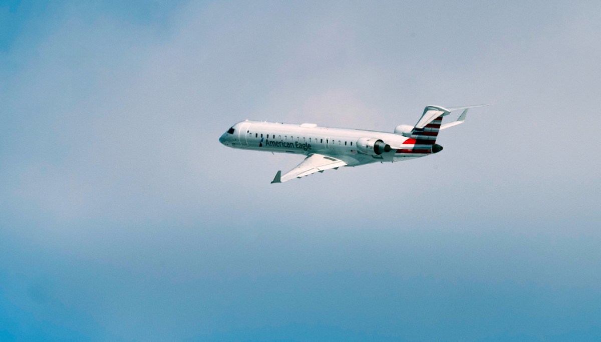 FAA begins rollout of new AI air traffic controller system in DC