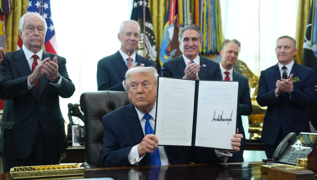 Trump signs executive order for America 250 IndyCar race on the National Mall
